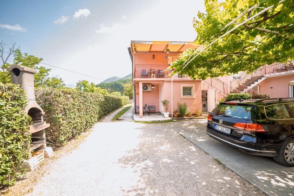 Property building, Day, BBQ facilities, Parking