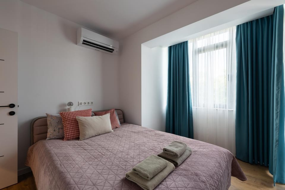 Bed, Photo of the whole room, Bedroom, towels, air conditioner