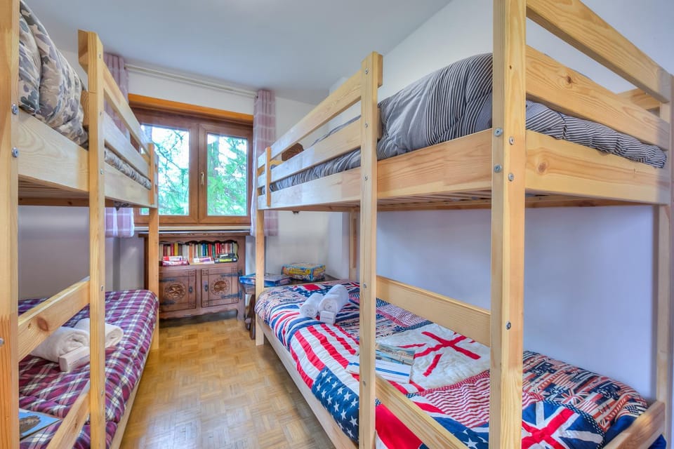 Bedroom, bunk bed