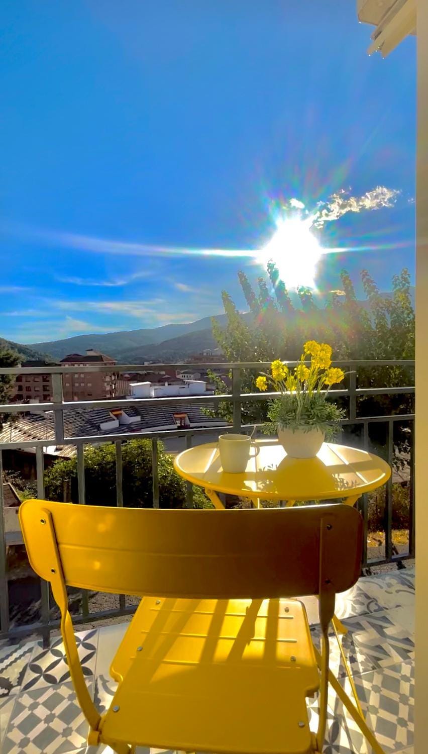 Balcony/Terrace, Mountain view