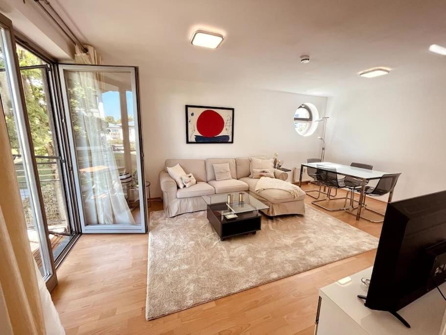 Living room, Photo of the whole room