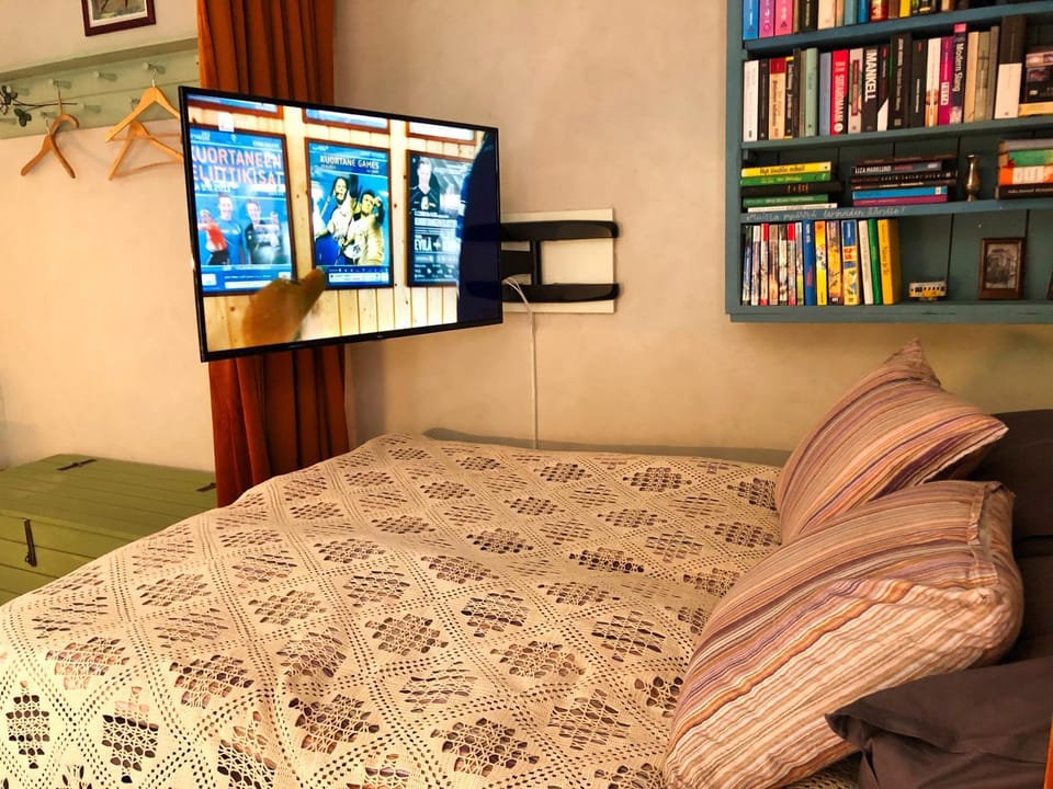 Bed, TV and multimedia, Evening entertainment