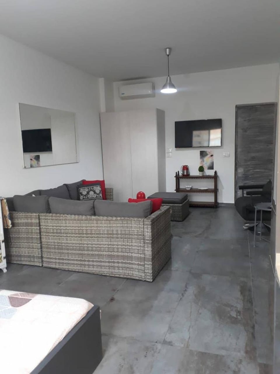 TV and multimedia, Seating area, Bedroom