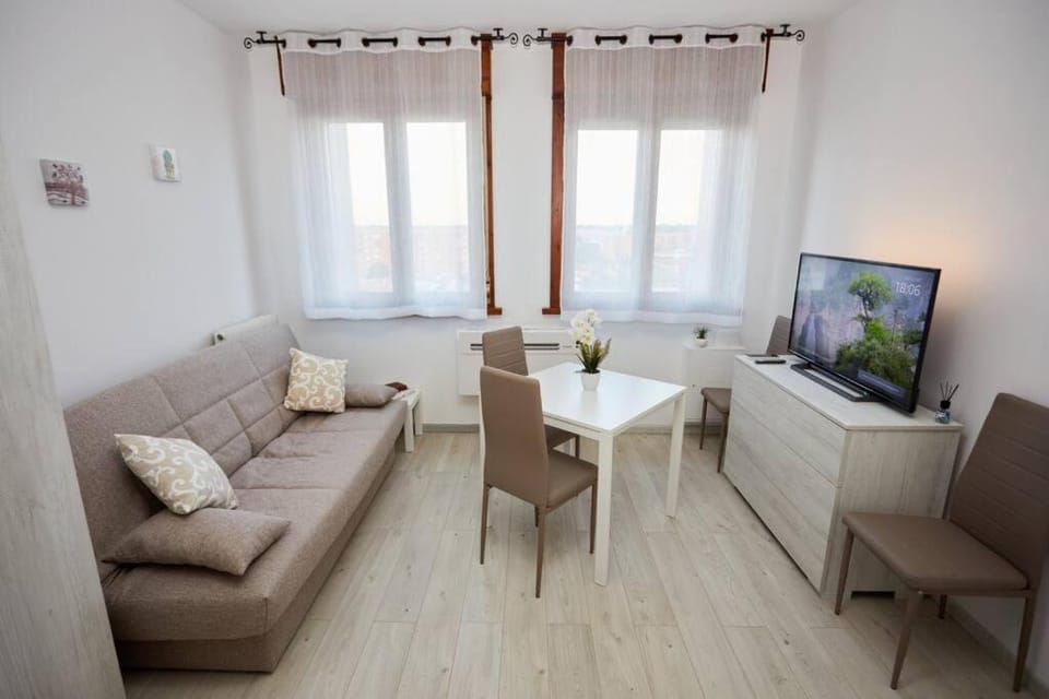 TV and multimedia, Living room, Dining area, Evening entertainment