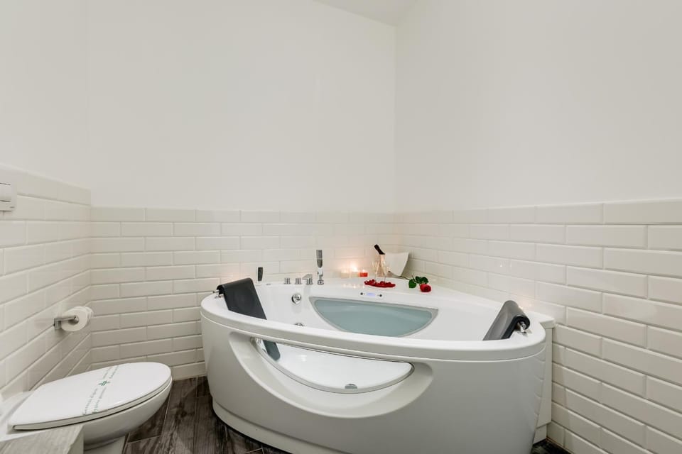 Bathroom, Decorative detail