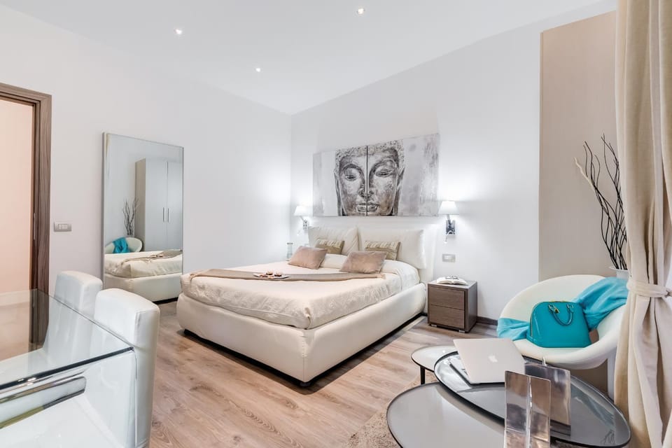 Bed, Photo of the whole room, Decorative detail, Bedroom