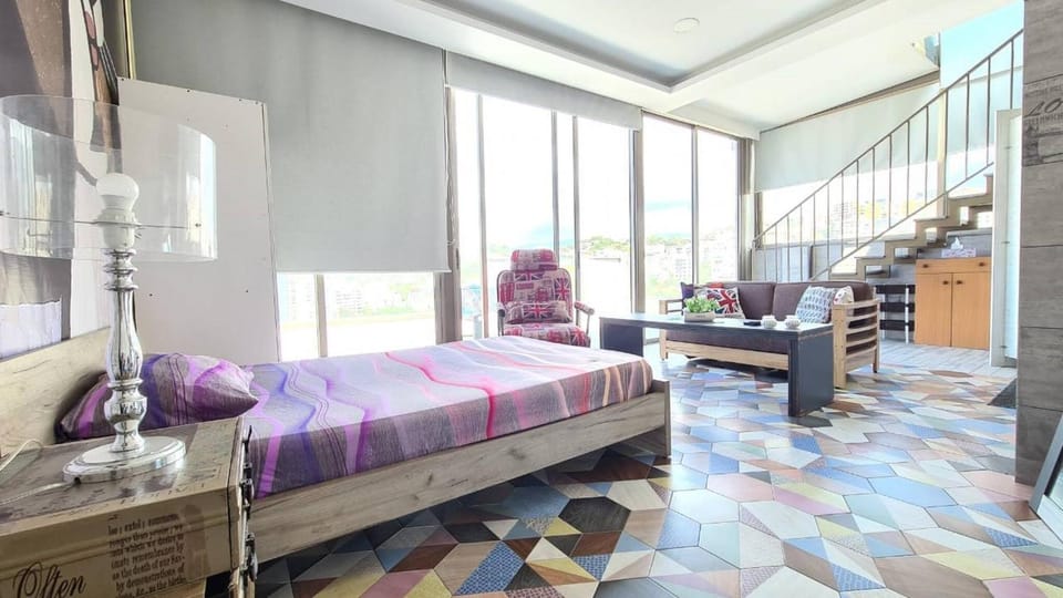 TV and multimedia, Seating area, Bedroom