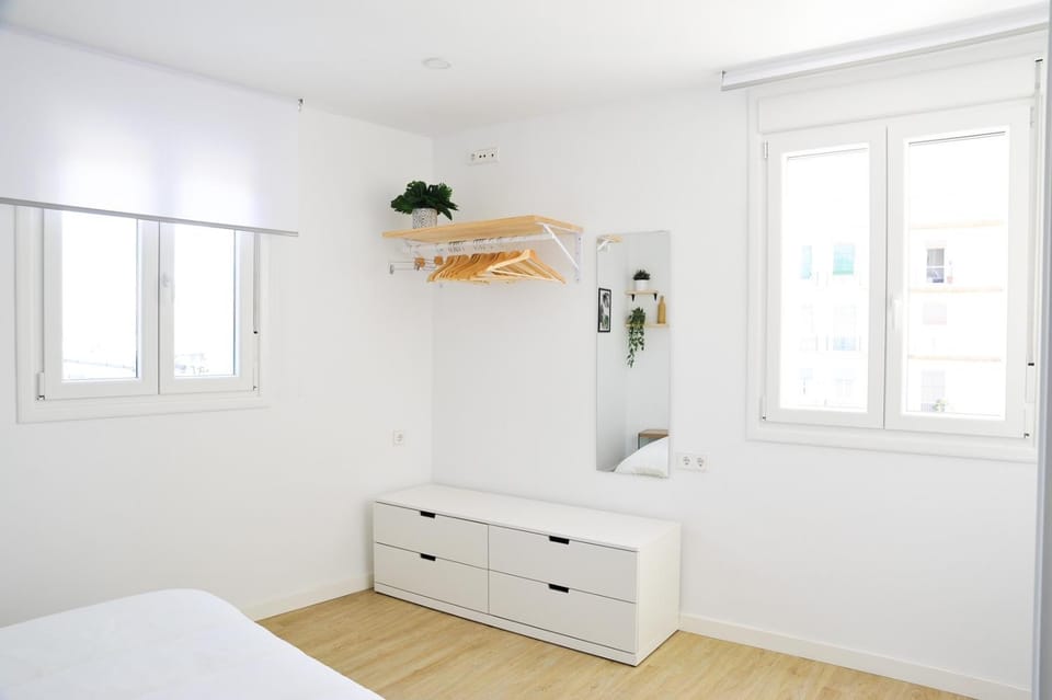 Photo of the whole room, wardrobe