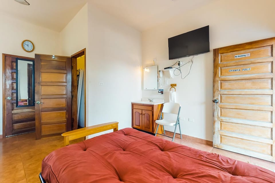 Isebei Guest House Gold Standard Certified Apartment in Hopkins