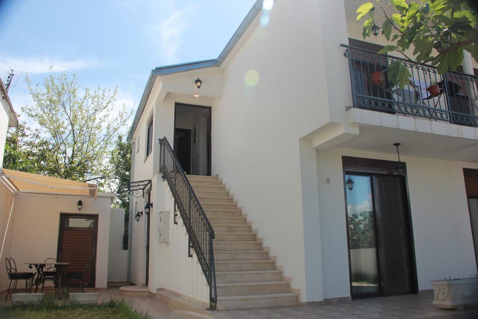 Property building, Patio, Facade/entrance