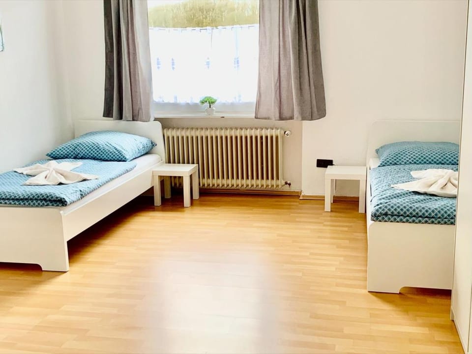 Bed, Photo of the whole room, Bedroom, internet, towels