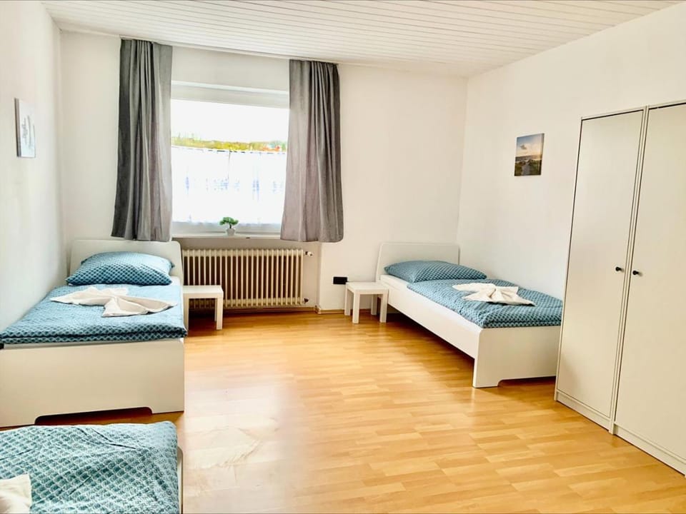 Bed, Photo of the whole room, Bedroom, internet, wardrobe