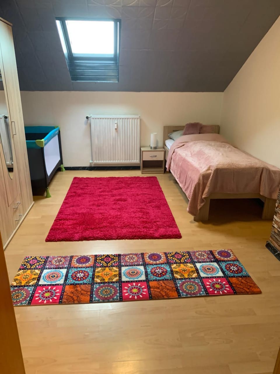 Bed, Photo of the whole room, wardrobe