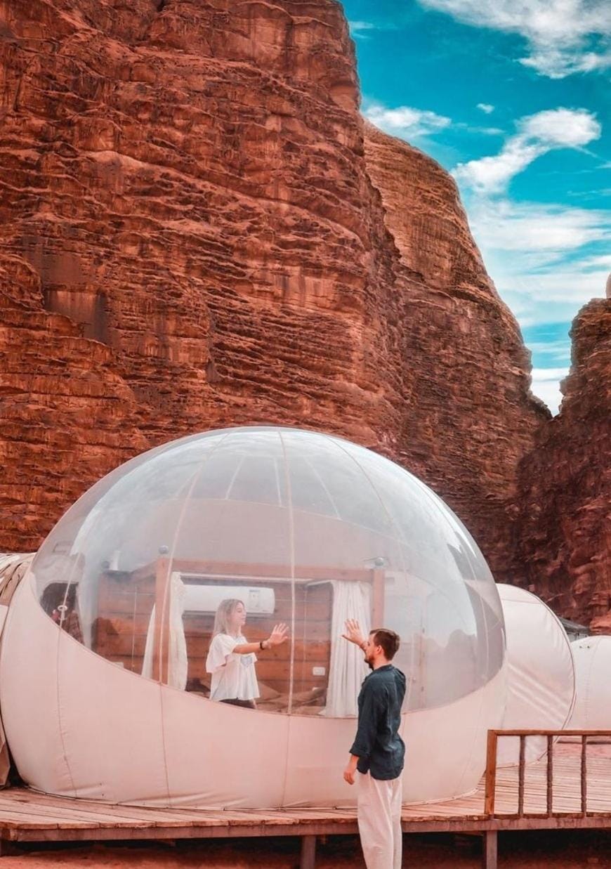 Nearby landmark, People, Natural landscape, group of guests
