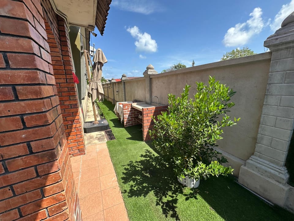 Property building, Day, BBQ facilities, Garden view