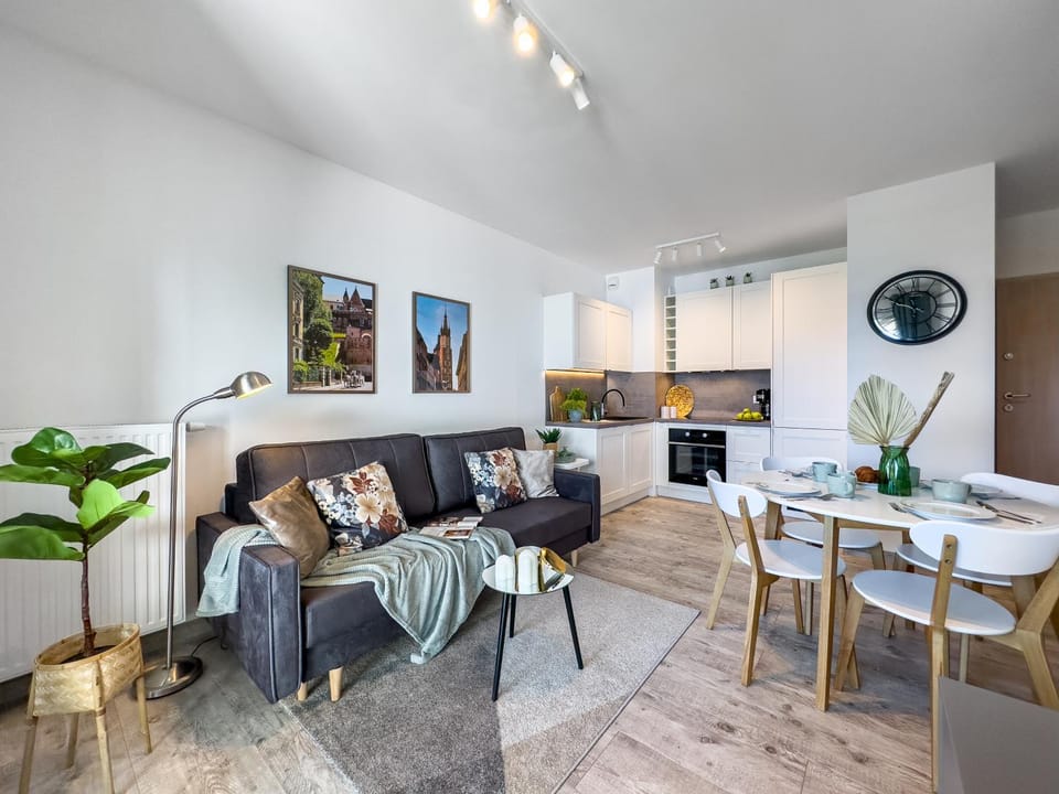 Kitchen or kitchenette, Living room, Seating area, Dining area