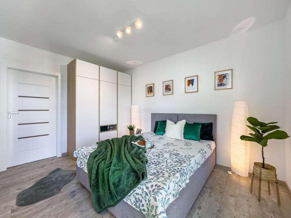 Bed, Photo of the whole room, Bedroom, wardrobe