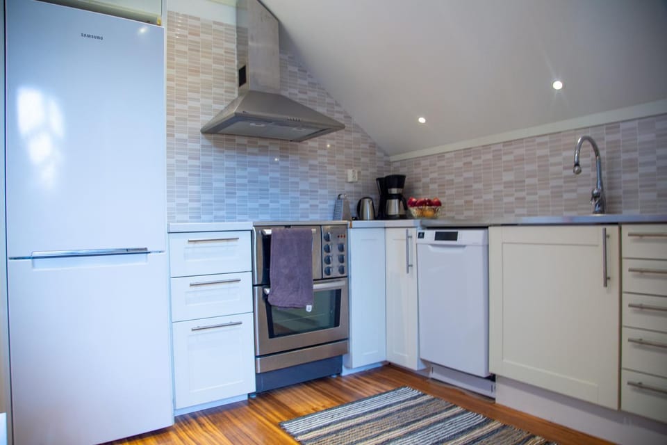 Coffee/tea facilities, dishwasher, pet friendly, stove, kitchen