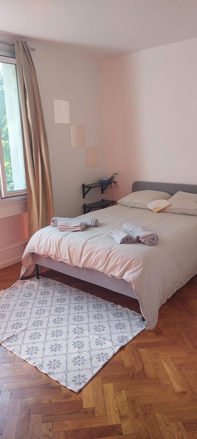 Bed, Photo of the whole room, Bedroom, internet, soundproof, towels