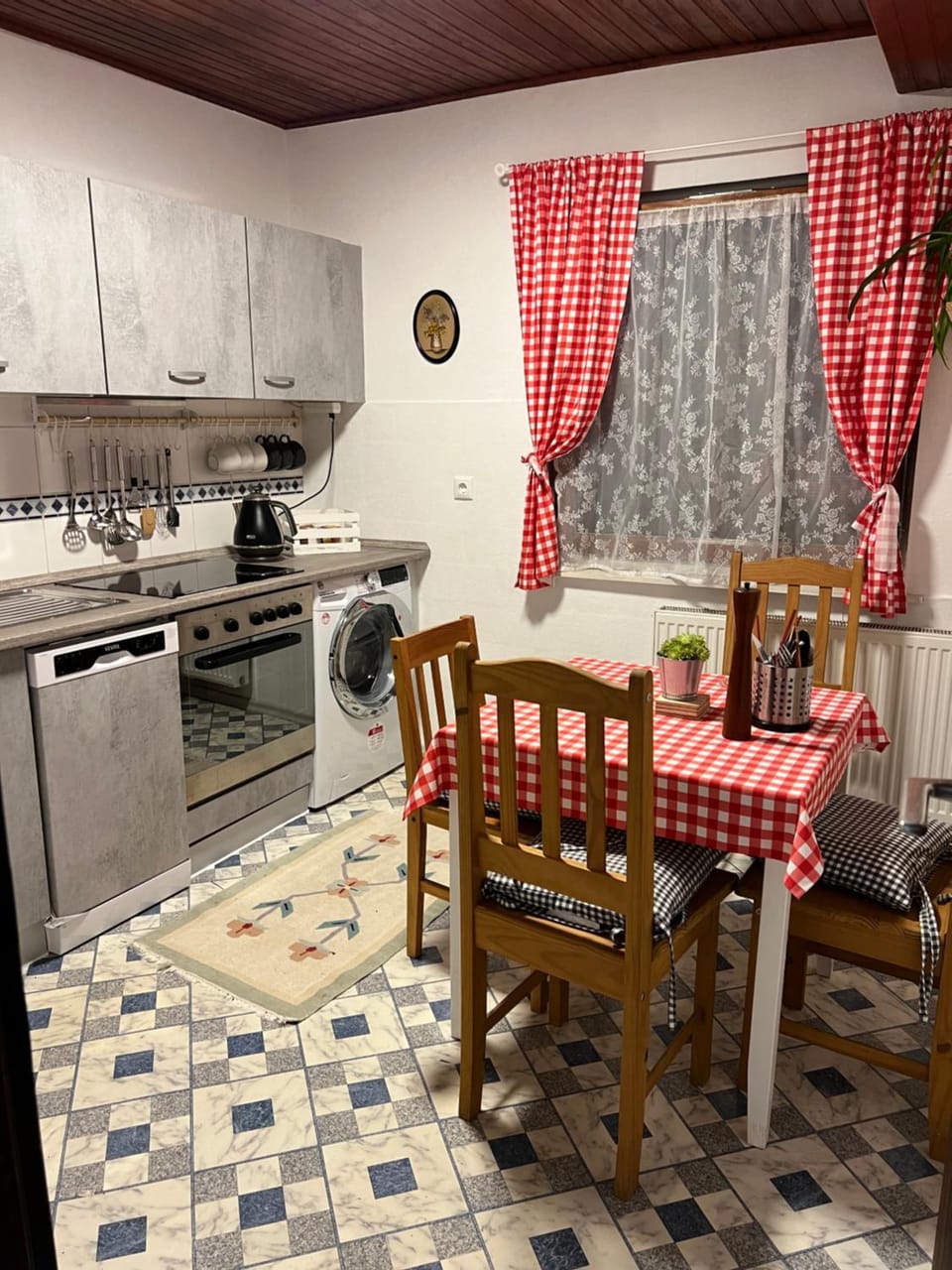 Kitchen or kitchenette, Seating area, Dining area, dishwasher, minibar, stove, washing machine