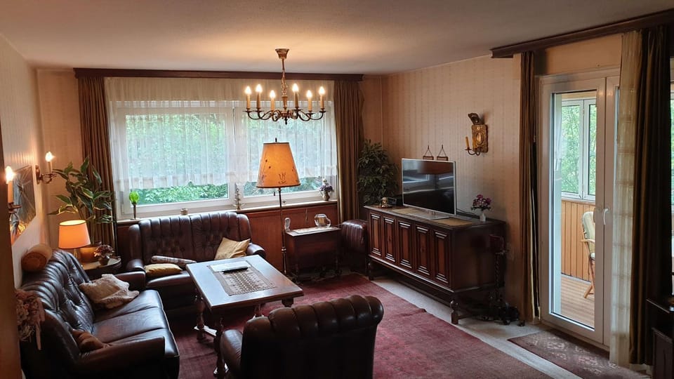 Communal lounge/ TV room, TV and multimedia, Living room, Seating area, Evening entertainment