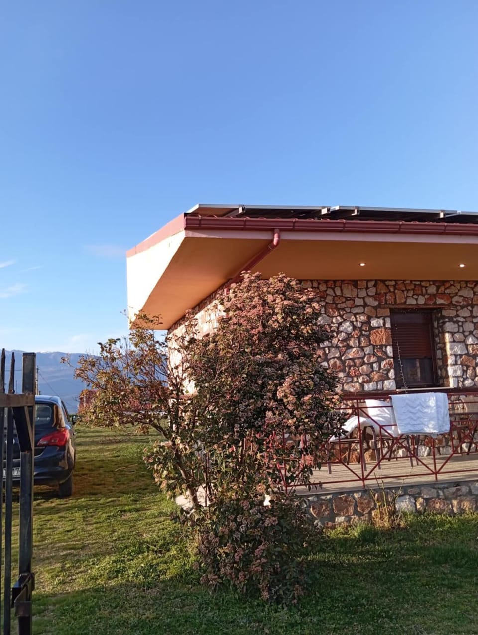 ΒΙΟΚΛΙΜΑΤΙΚΟ ΗΛΙΟΠΕΤΡΟΣΠΙΤΟ στην ΛΙΜΝΗ ΒΟΚΕΡΙΑ House in Decentralized Administration of Macedonia and Thrace