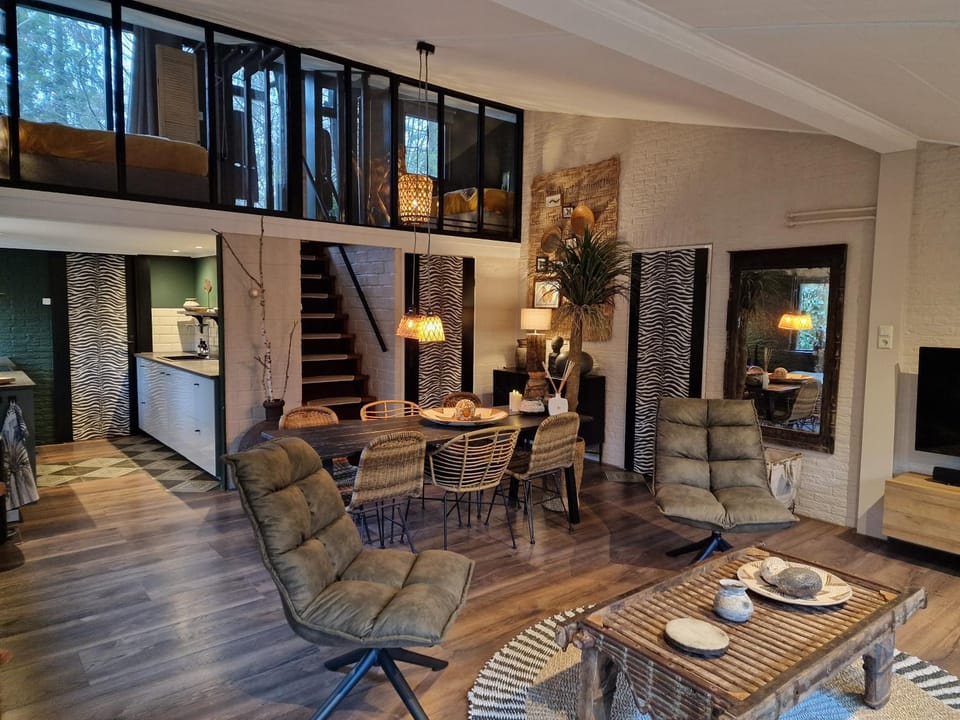 Living room, Seating area, Dining area, kitchen