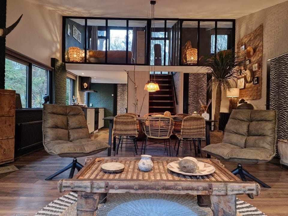 Living room, Seating area