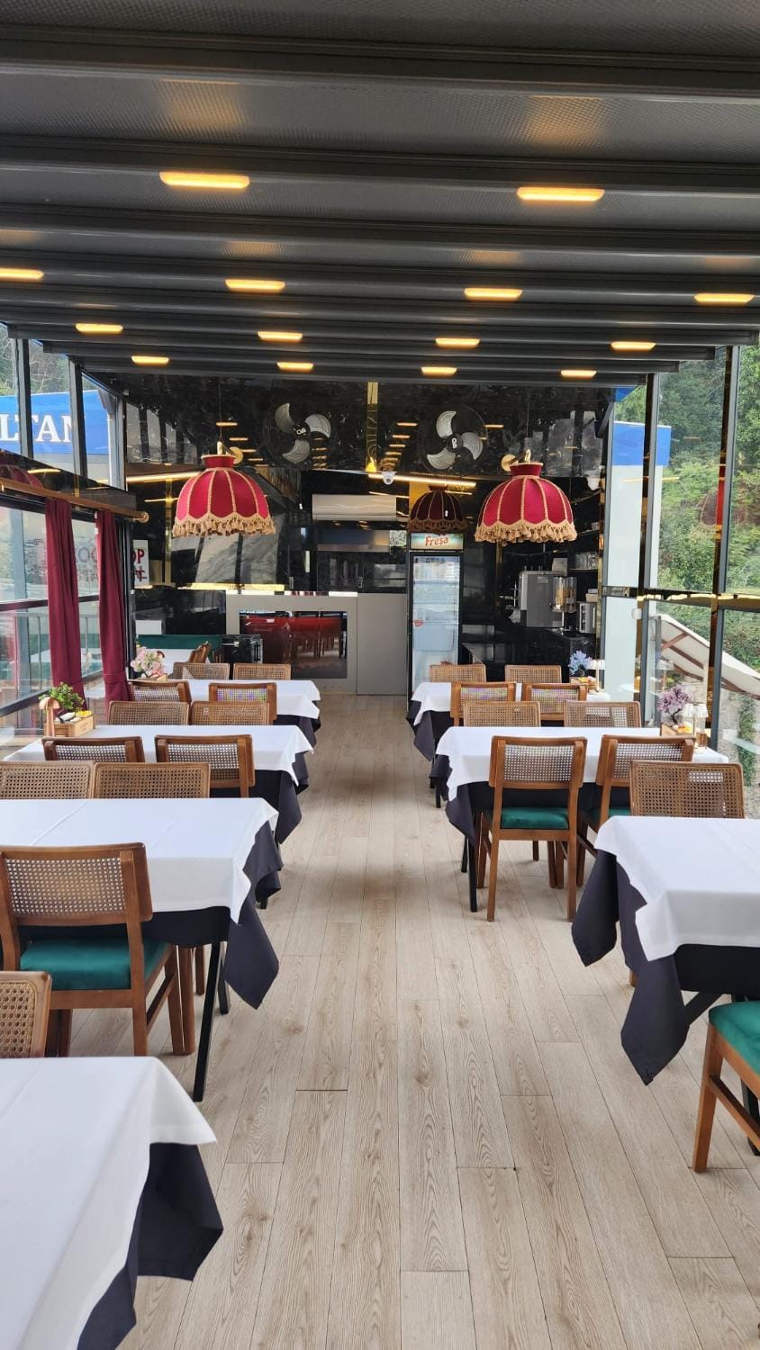 Restaurant/places to eat, Balcony/Terrace, City view, Sea view, Breakfast