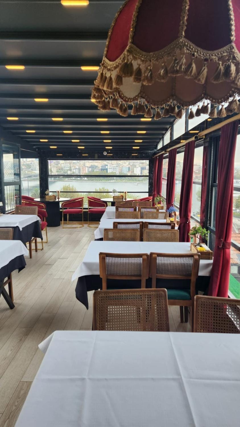 Restaurant/places to eat, Balcony/Terrace, Banquet/Function facilities, Seating area, Breakfast
