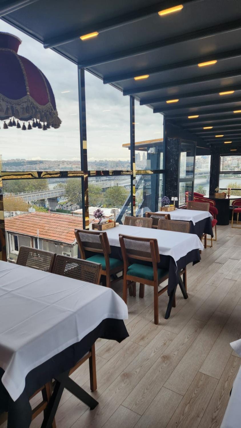 Restaurant/places to eat, Balcony/Terrace, City view, Sea view, Breakfast