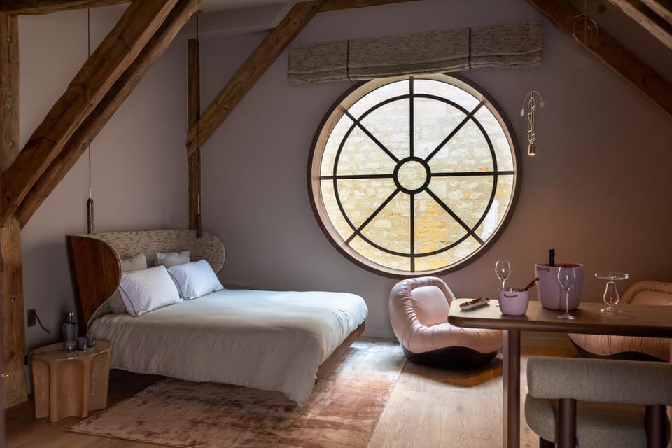 Bed, Living room, Bedroom