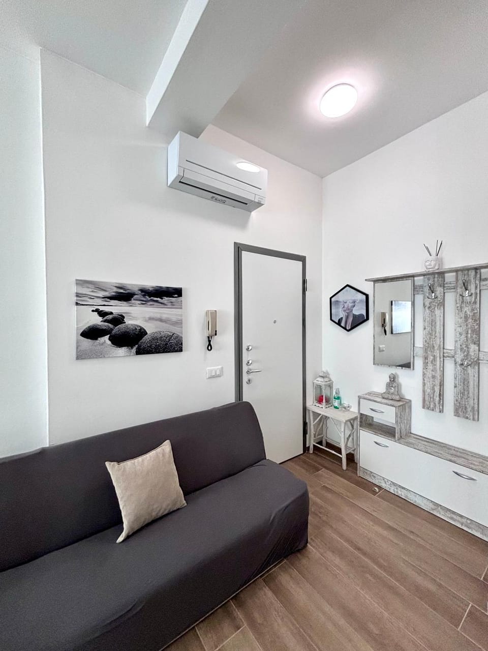 Living room, air conditioner