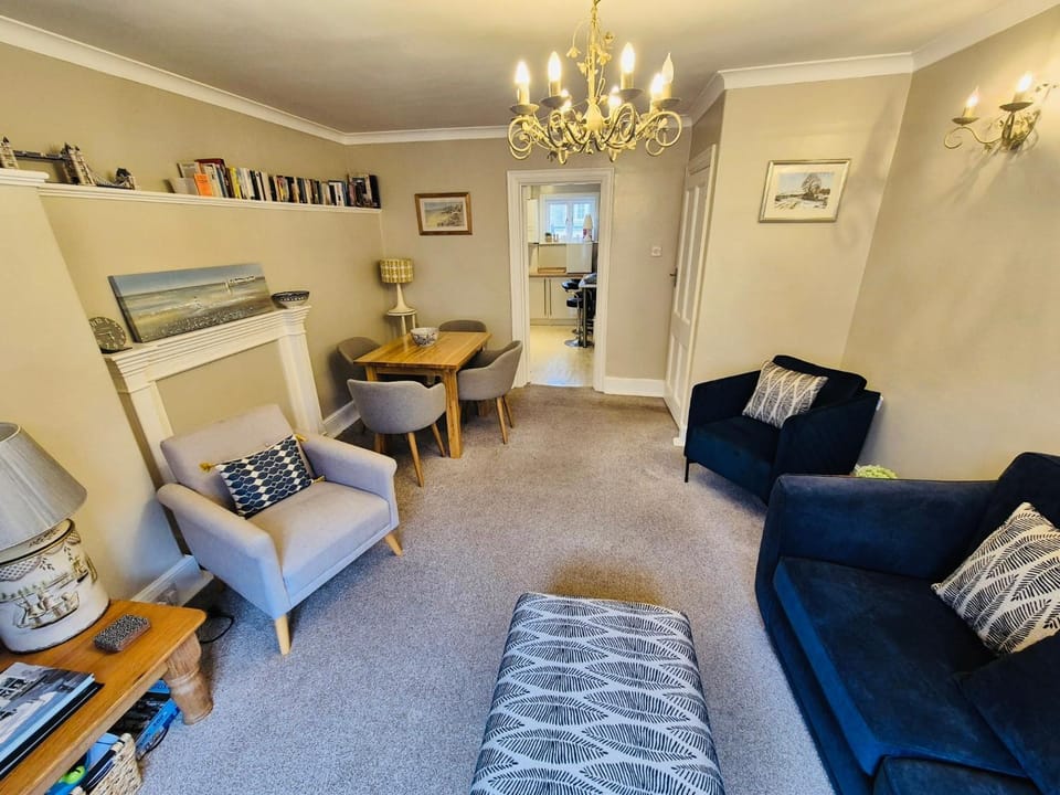 ROCKFERRY 3 Bed Central Apartment + parking permit Apartment in Dartmouth