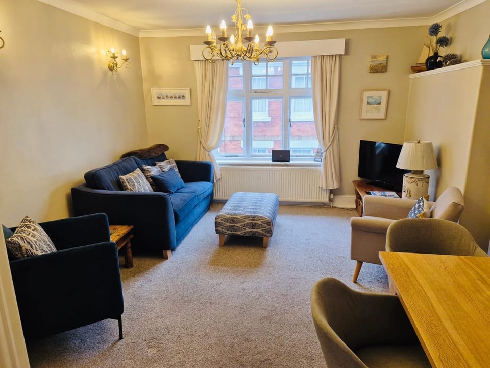 ROCKFERRY 3 Bed Central Apartment + parking permit Apartment in Dartmouth