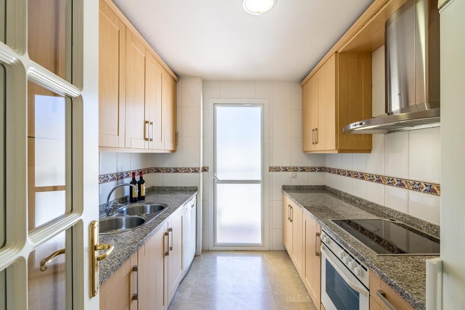 Kitchen or kitchenette, pet friendly, stove
