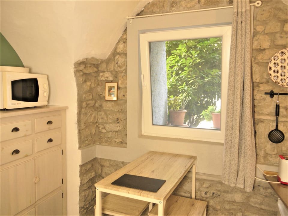 The Nest - Lovely Studio with Private Garden Apartment in Lombardy