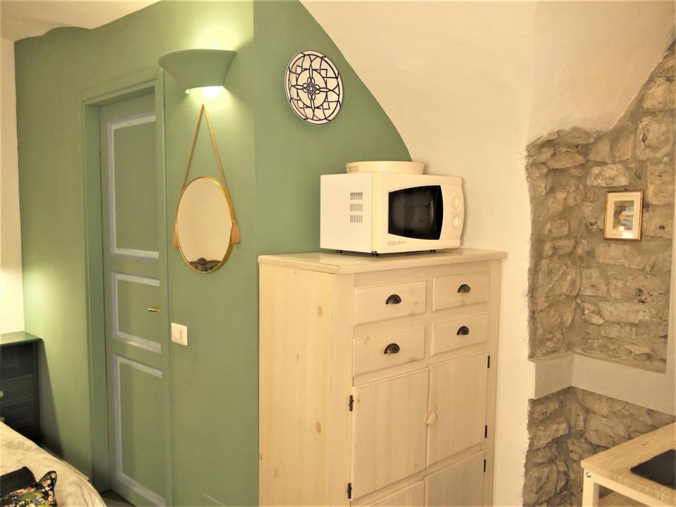 The Nest - Lovely Studio with Private Garden Apartment in Lombardy