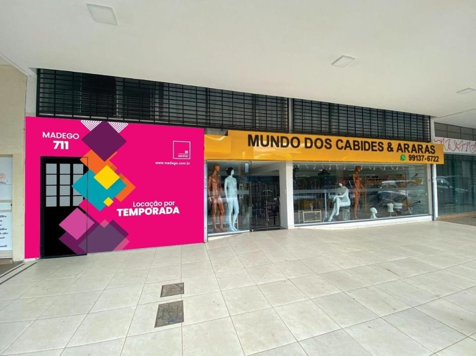 Facade/entrance, Off site