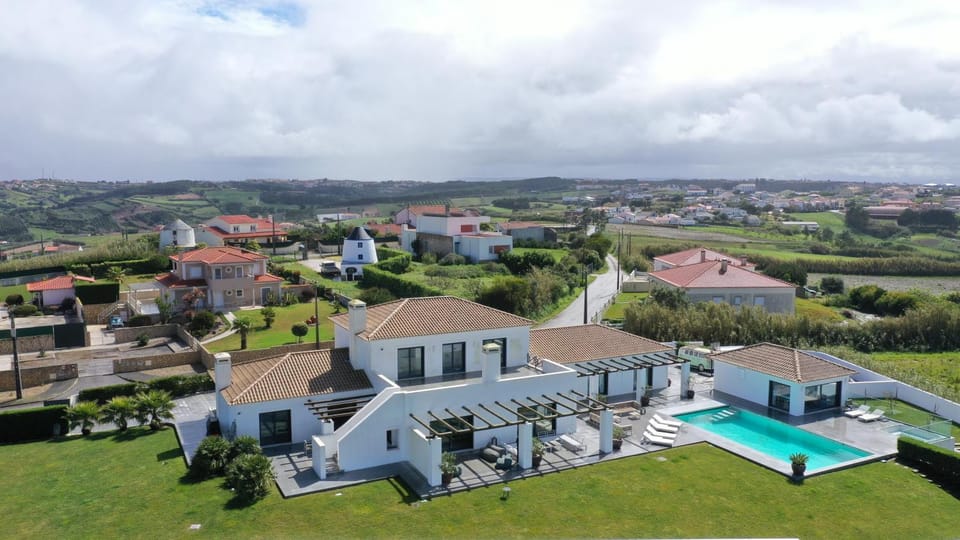 Property building, Day, Natural landscape, Bird's eye view, Pool view, Swimming pool