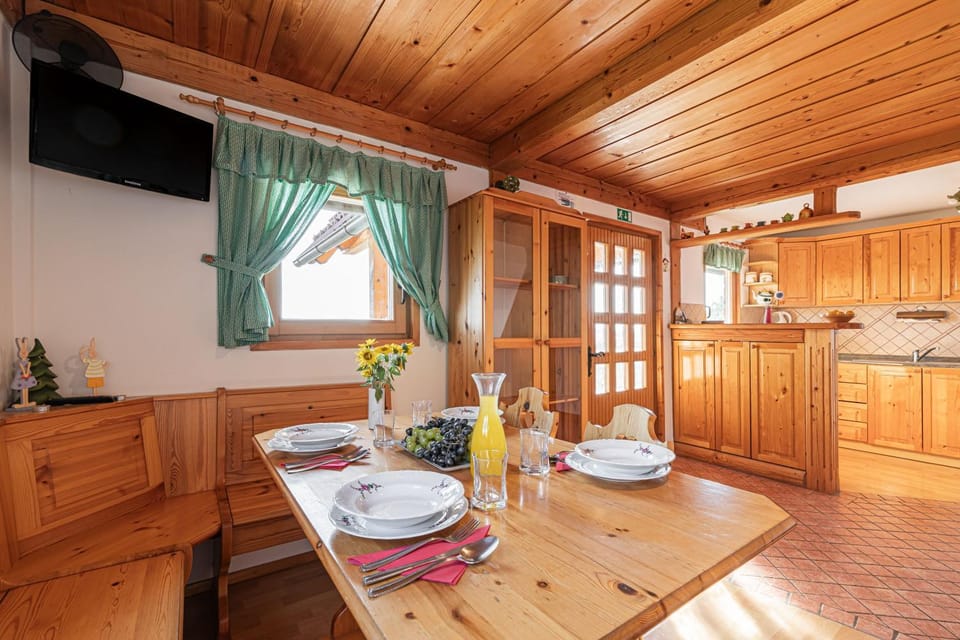 Kitchen or kitchenette, Kitchen or kitchenette, Dining area, Dining area