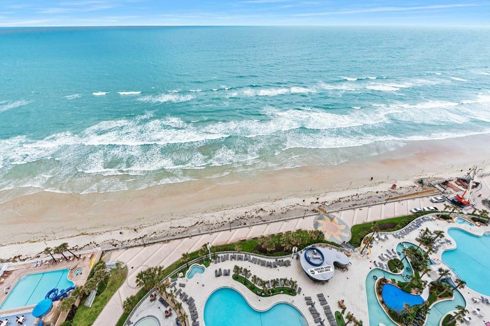 Natural landscape, Bird's eye view, Pool view, Sea view, Swimming pool