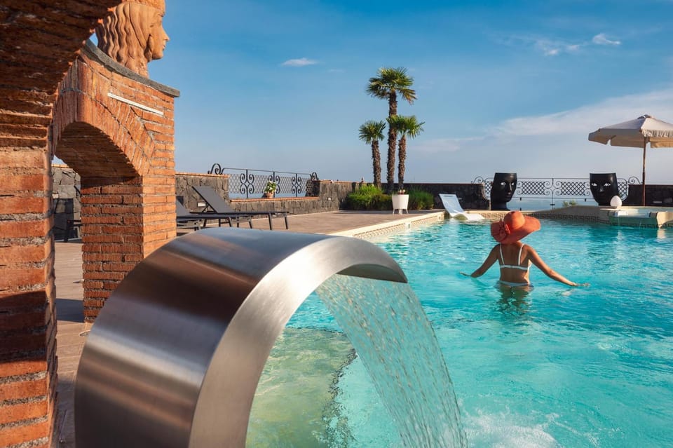 Day, People, Pool view, Swimming pool, sunbed