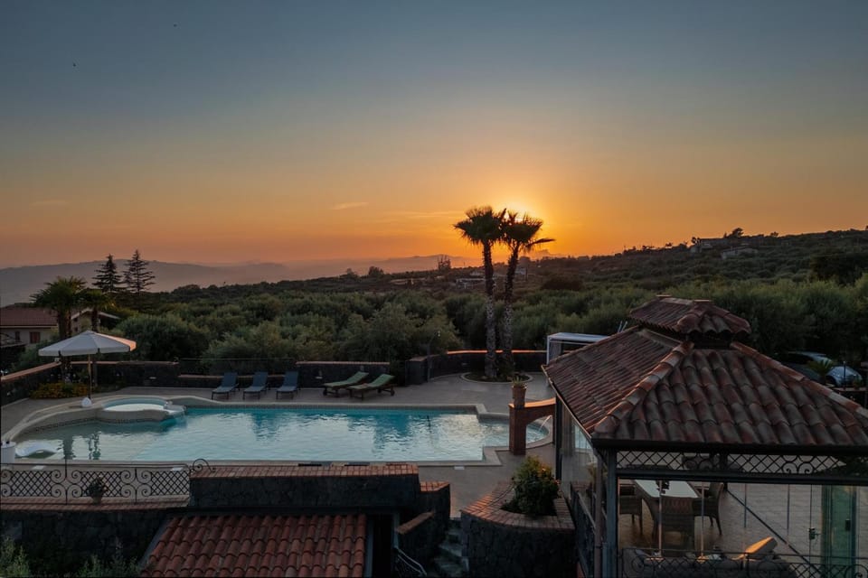 Day, Natural landscape, Mountain view, Pool view, Sea view, Swimming pool, Sunrise, Sunset, sunbed