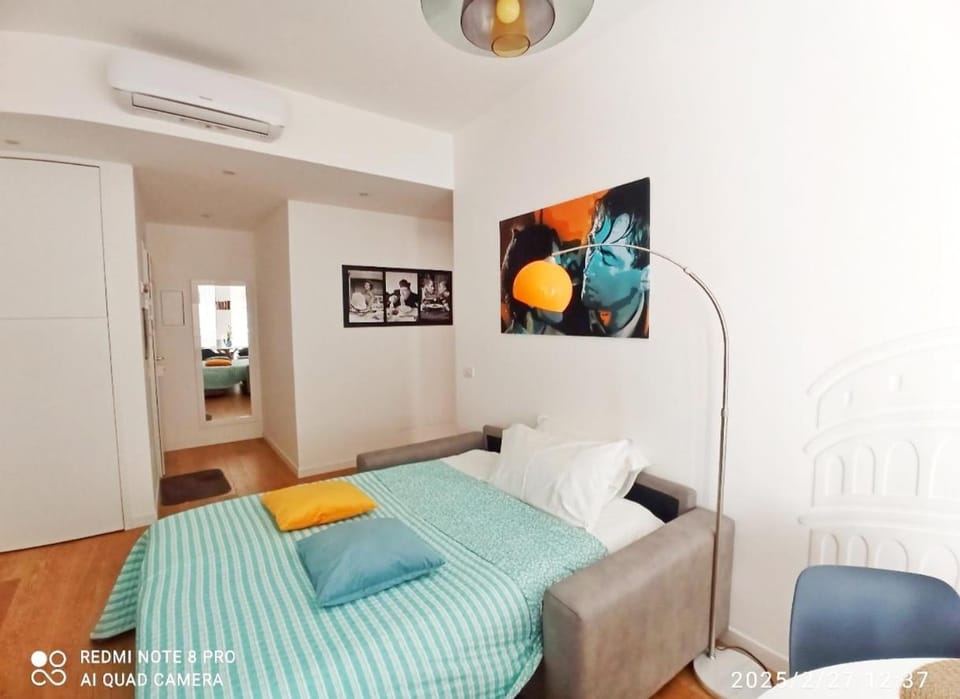 Living room, Photo of the whole room, Seating area