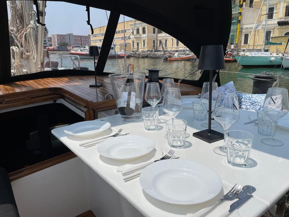 Restaurant/places to eat, Communal lounge/ TV room, Day, Food and drinks, Dining area, Food