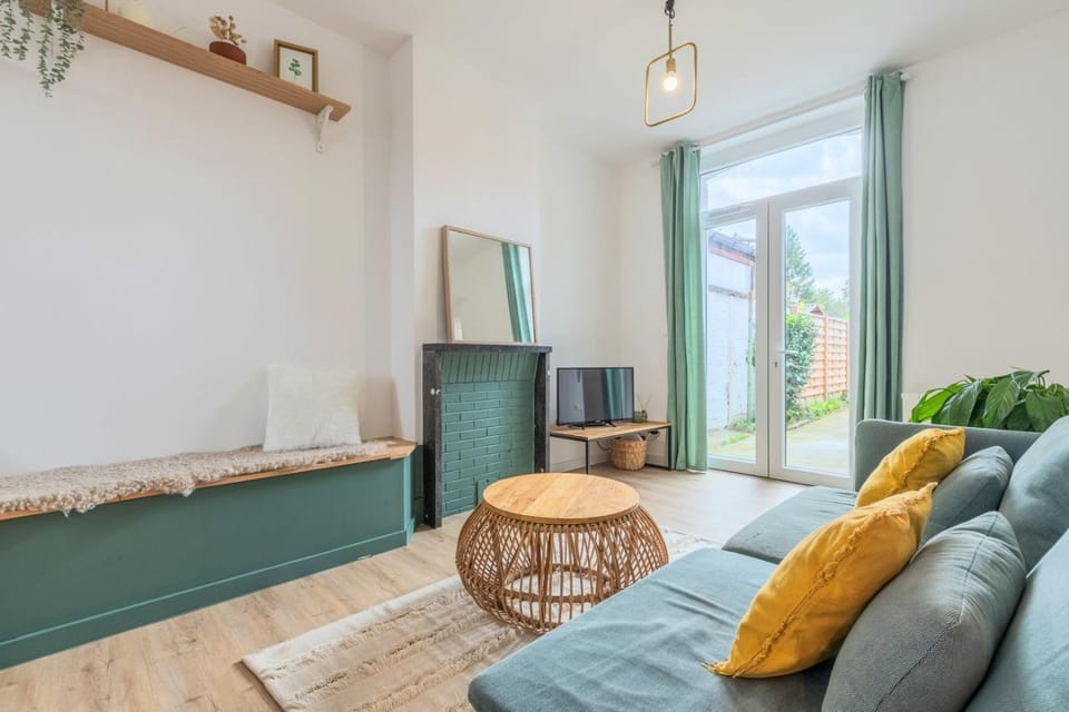 4 bedroom house with garden Bed and Breakfast in Hauts-de-France