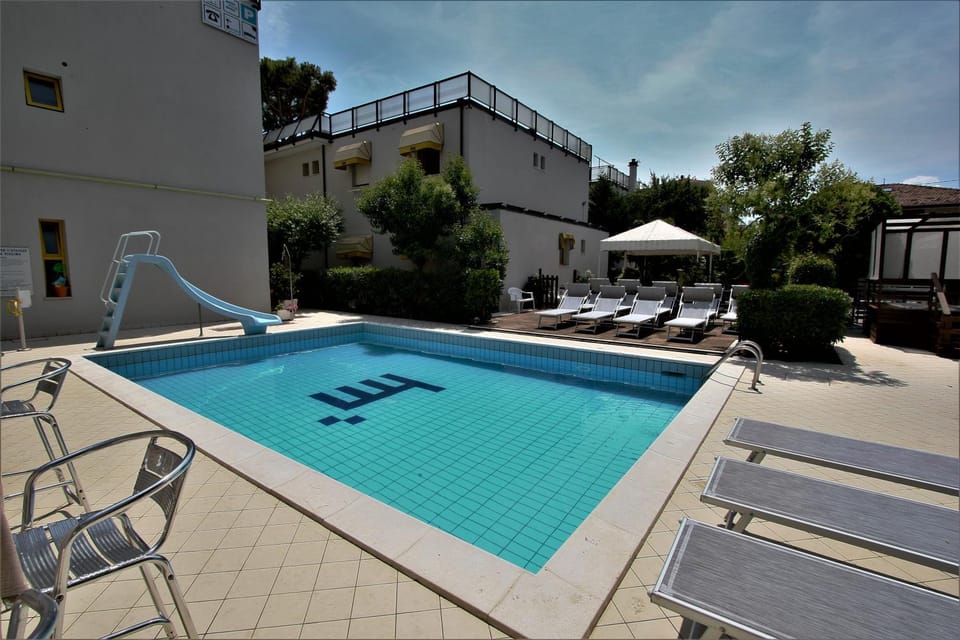 Day, Pool view, Swimming pool, Open Air Bath, sunbed
