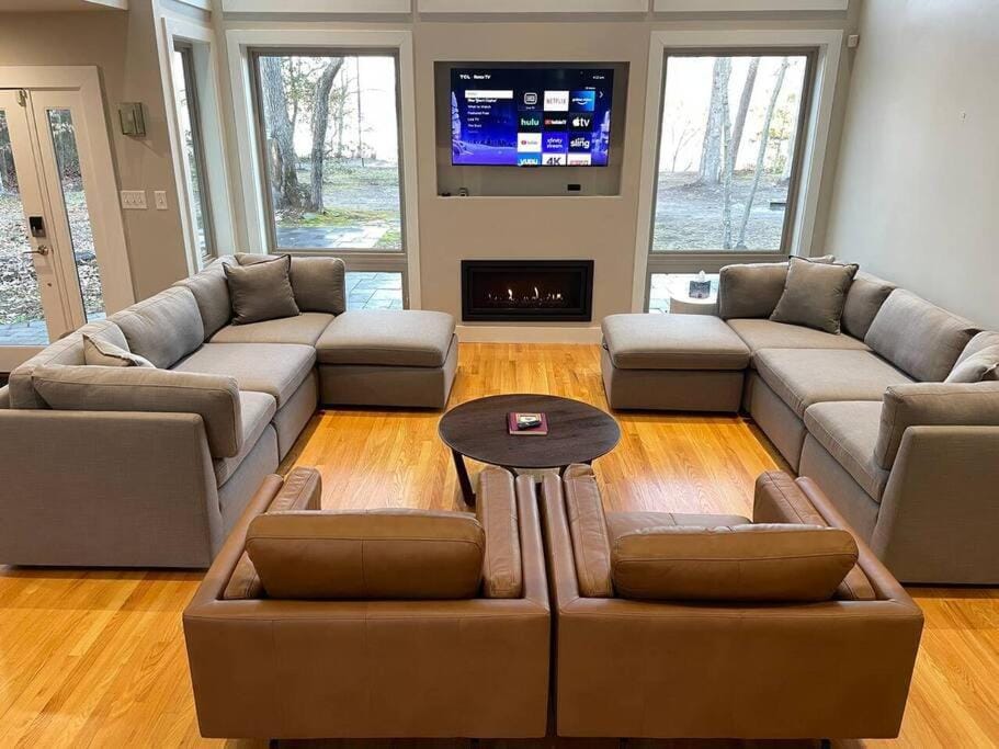 Luxury Modern Waterfront Retreat House in Maryland