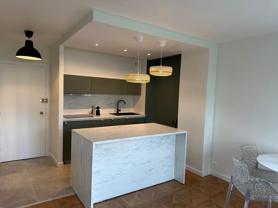 Kitchen or kitchenette